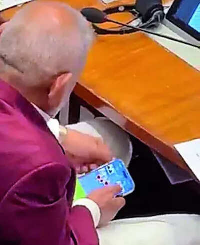 Videos of Maharashtra minister 'playing rummy' in House sparks row