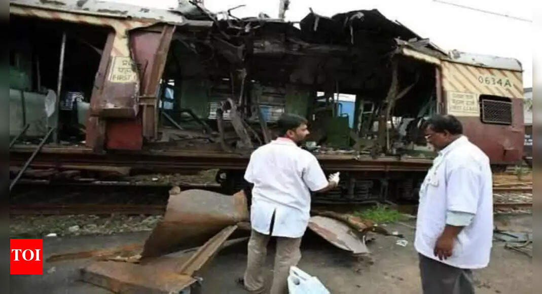 2006 Mumbai train blasts: HC acquits all 12 accused; court says prosecution failed to prove case