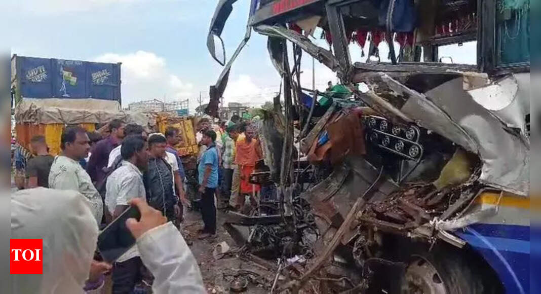 15 passengers injured as bus rams into truck | Bhubaneswar News - Times ...