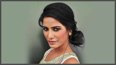 Poonam Panday reveals if she ever experienced casting couch in Bollywood: 'Mujhe koi kuch bolega toh…'
