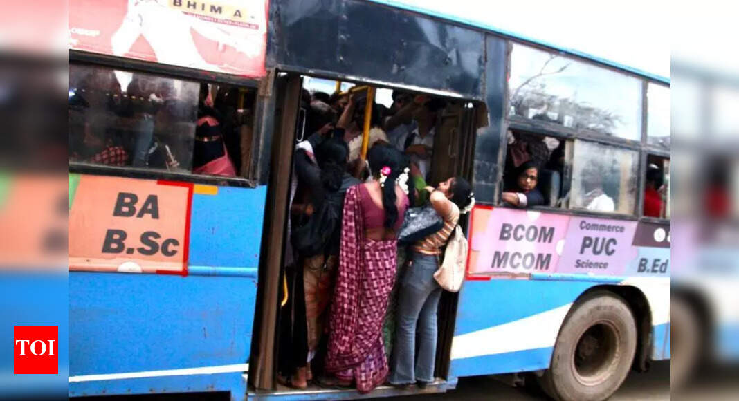 Unsafe bus travel practices during peak hours in Hubballi spark concern | Hubballi News