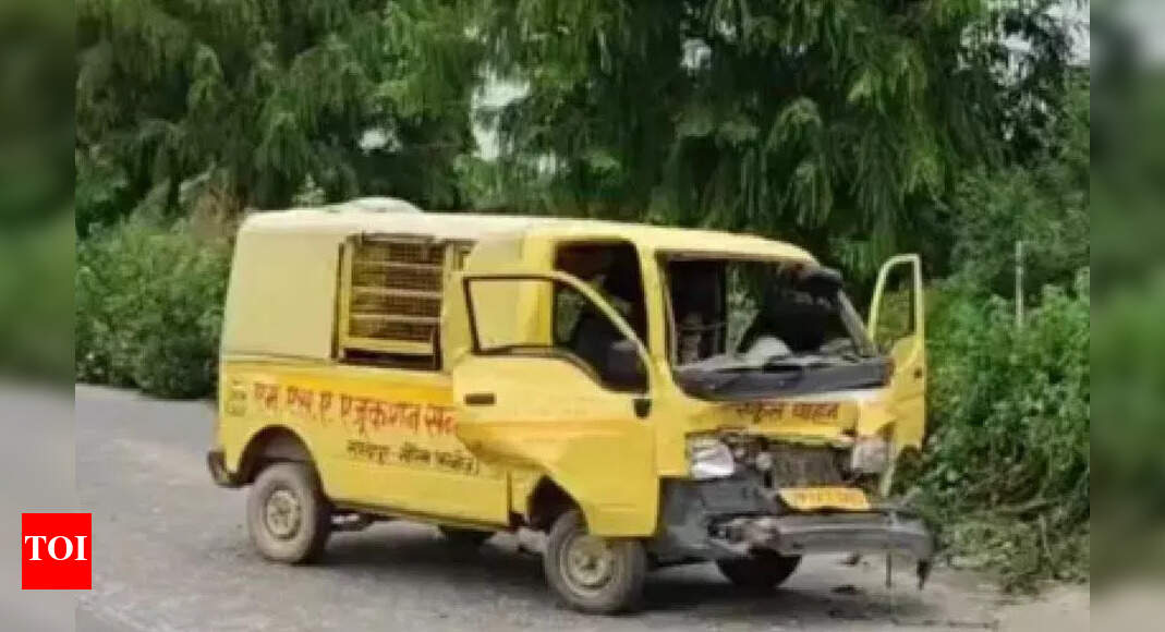 13 kids injured as truck crashes into school van in Kannauj | Kanpur ...