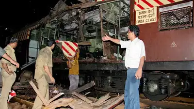  Ex-Mumbai top cop calls blasts acquittal disappointing