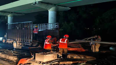  Driver, assistant dies in midnight crash; traffic hit for hours