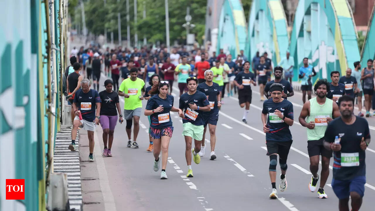 Marathon group of runners