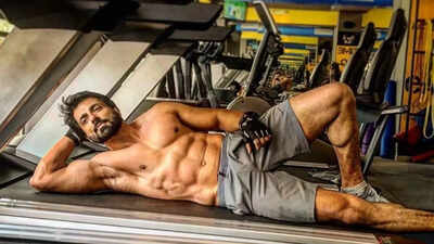‘Sonu Sood by no means misses the fitness center, does 100 push-ups as warm-up,’ reveals Movie star coach Yogesh Bhateja | Hindi Film Information