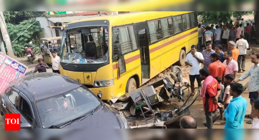 1 dead after school bus with kids on board hits 3 vehicles in Deoghar ...