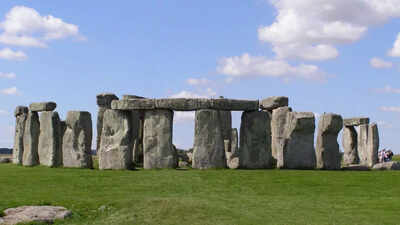 Study reveals how 5,000-year-old Stonehenge’s giant blocks were moved using human hands and primitive tools