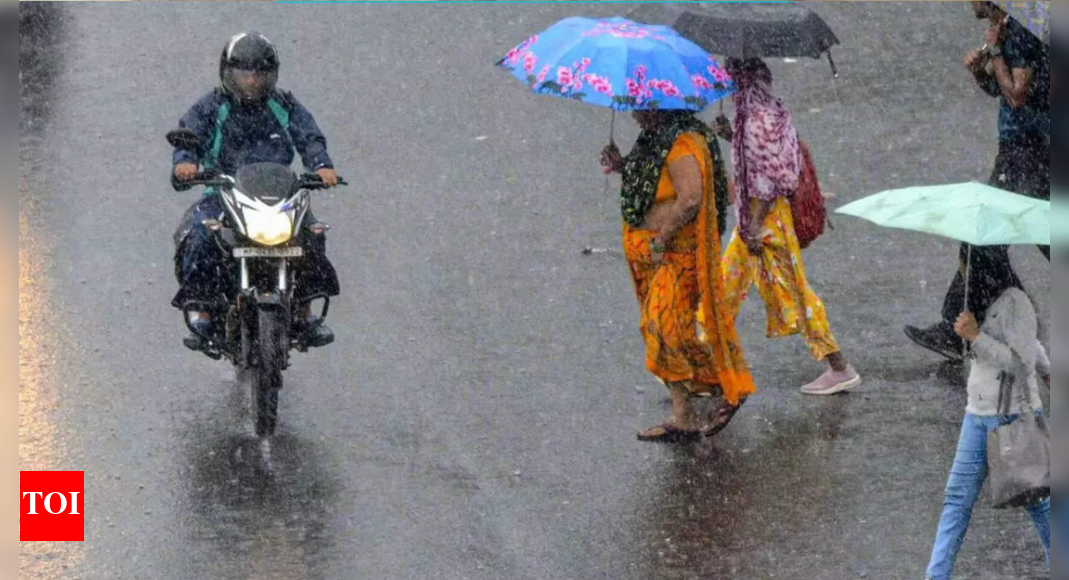 Heavy rain batters Delhi-NCR: Waterlogging reported at key spots
