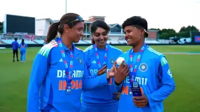  Harmanpreet Kaur's special gesture for Kranti Goud wins hearts after India’s series win over England