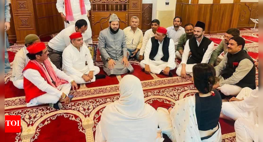 ‘Hurts Islamic sentiments’: BJP slams Dimple Yadav’s attire at mosque; Akhilesh fires back
