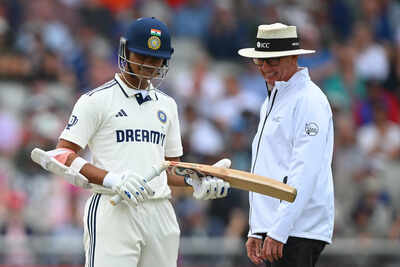 Watch: Yashasvi Jaiswal breaks bat in dramatic fashion! India reach lunch unscathed on Day 1 at Old Trafford
