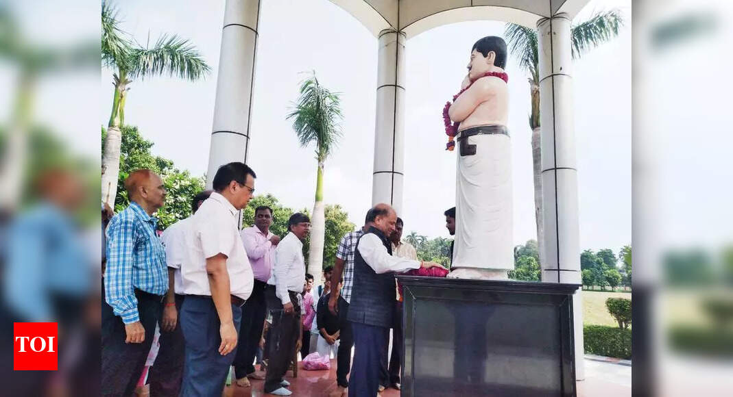 Chandrashekhar Azad’s birth anniv celebrated | Kanpur News - Times of India