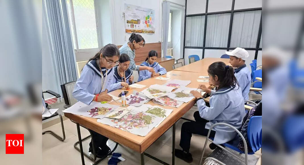 Science in action at CSIR labs for school students | Lucknow News ...