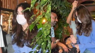 Aneet Padda REFUSES to take selfie with a fan, netizens defend the 'Saiyaara' star: 'She is not used to the paparazzi'