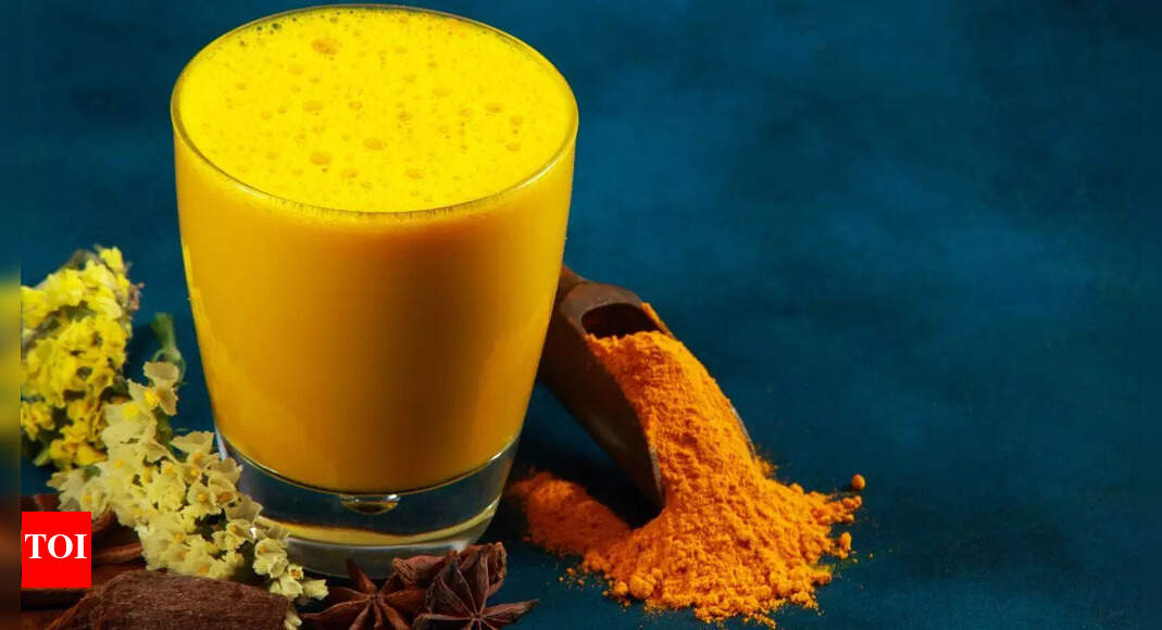 Improve digestion, reduce heart disease risk, and other benefits of drinking turmeric milk daily | – Times of India