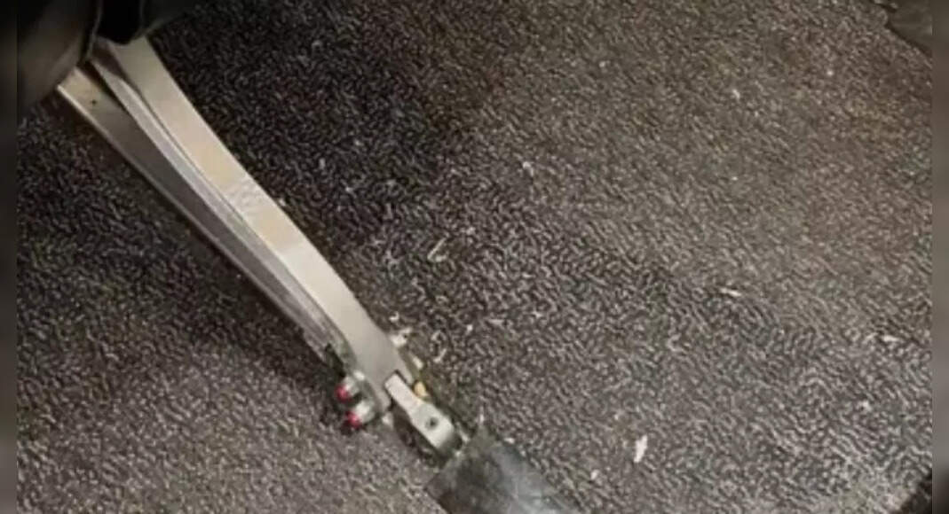 Passenger clips toenails mid-air; leaves mess on cabin floor; flight attendant posts video