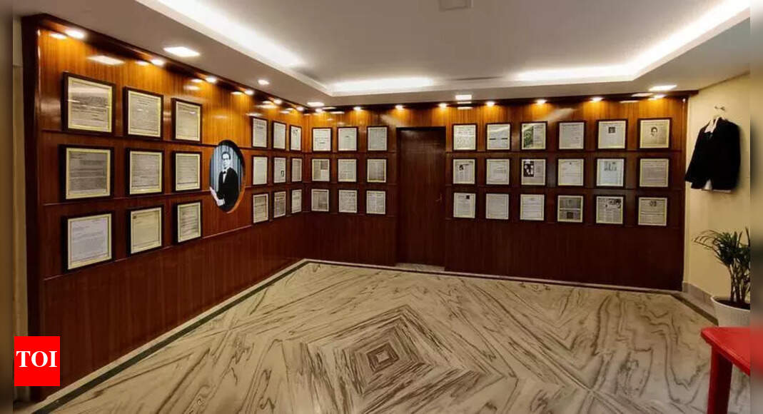 ‘Father of IVF’ gets gallery in Salt Lake; letters, equipment on display | Kolkata News - Times of India