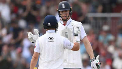 IND vs ENG 4th Test: Wayward Indian bowling allows England to fester; reach 225/2 at stumps