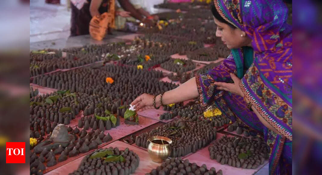 ‘Shravan’ Begins Today: Special Shivling Initiative At Mankapur Temple ...