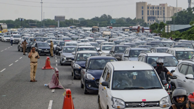 Delhi’s vehicles equal that of Mumbai, Kolkata, Chennai