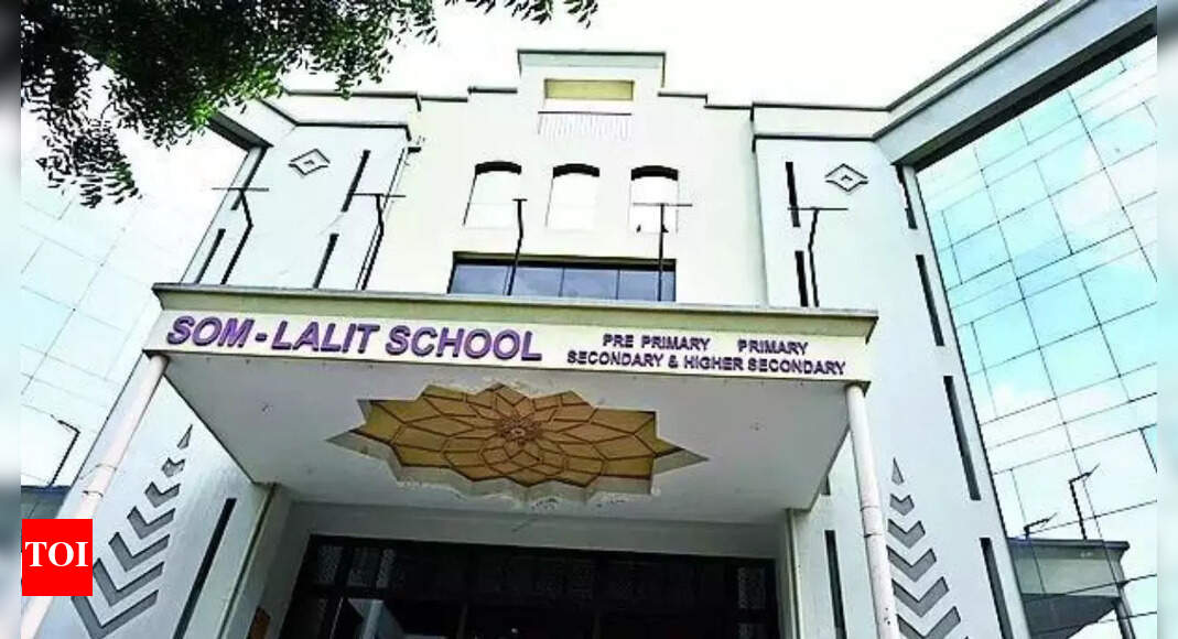 Class 10 girl jumps from 4th floor: Classmates say they tried to stop her; condition critical