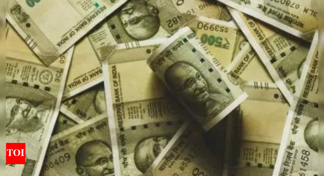 Currency watch: Rupee ends 12 paise lower at 86.52 as equities drop and crude rises; trade uncertainty, FIIs weigh – Times of India