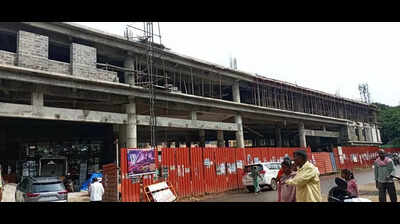 Bus terminus delayed; commuters irked
