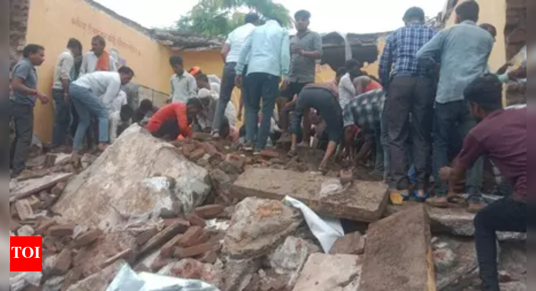 7 kids die, 21 hurt in Rajasthan classroom roof collapse