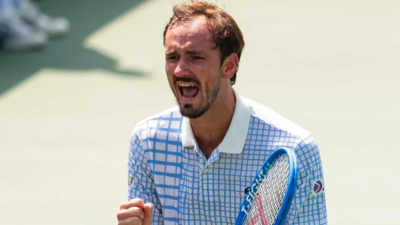 Daniil Medvedev vs Corentin Moutet suspended at 5-4 in third set due to dramatic Washington lightning