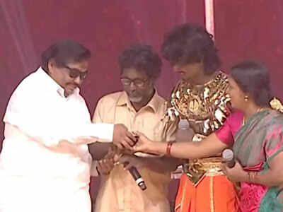  Chief Guest RR Tamilselvan fulfils contestant Thillai’s dream by gifting a car