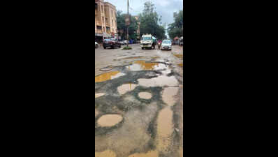 Bad roads dampen Ganesha festival prep in Hubballi
