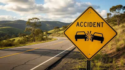 Two Andhra intel officers killed in Telangana accident