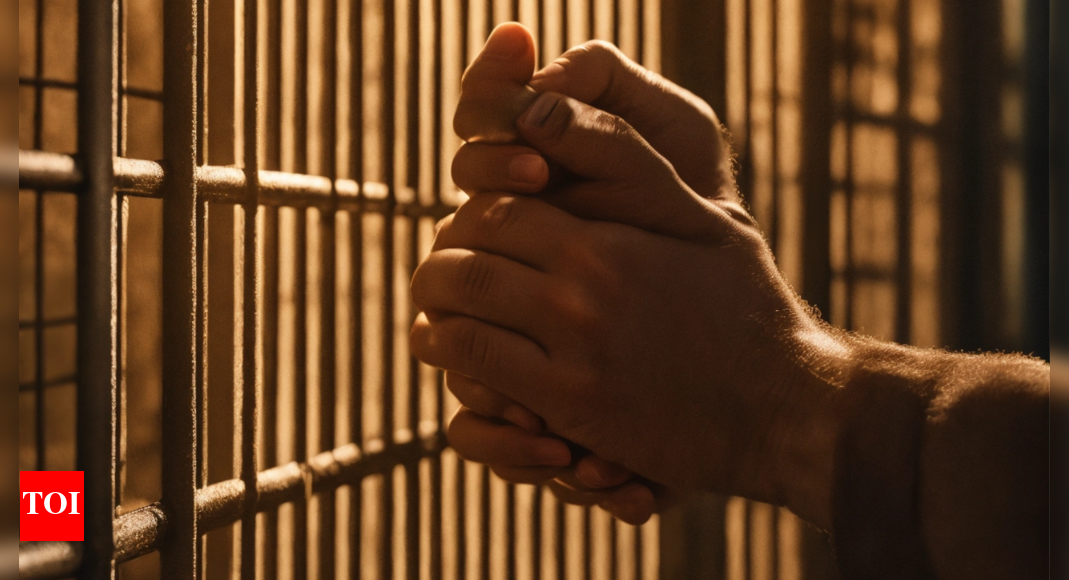 Maha bizman gets 1-year jail for kissing bank employee