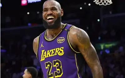 "Do You Think LJ Will Give Up This Season?" - NBA Analyst Comments on LeBron James Reported Interested in Potential Move to the Dallas Mavericks