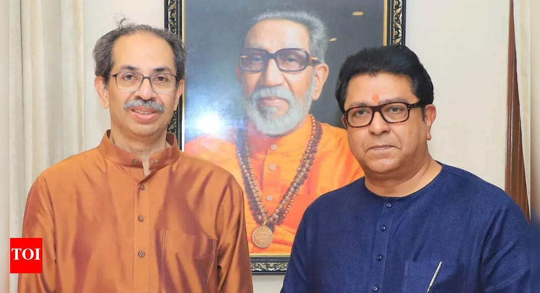 Raj Thackeray enters 'Matoshree' after 13 yrs to greet Uddhav on birthday