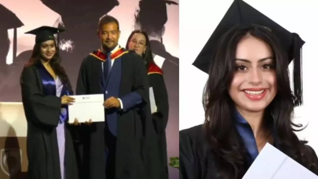 Proud mum Kajol cheers loudly for daughter Nysa at graduation ceremony:  VIDEO goes viral | Hindi Movie News - The Times of India