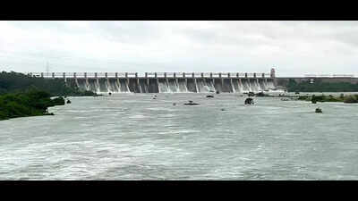 TB dam outflow crosses 1L cusecs, crucial bridge submerged