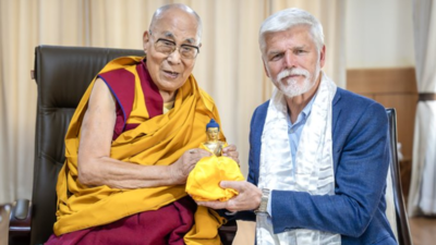 Czech Republic president meets Dalai Lama in Ladakh