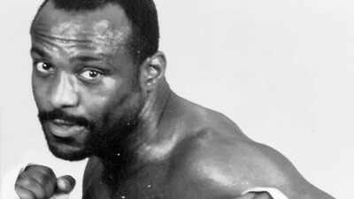 Hall of Fame boxer ‘Camden Buzzsaw’ Dwight Muhammad Qawi dies at age 72