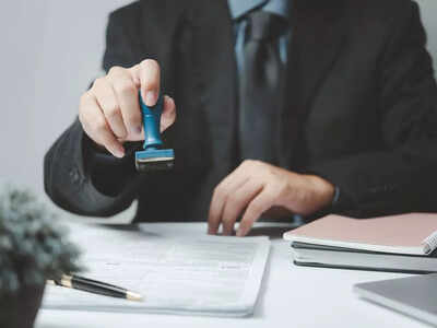 Already in UAE on a visit visa? Here’s how you can start working legally in 2025