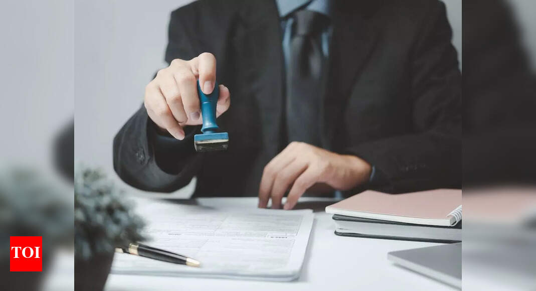 Already in UAE on a visit visa? Here’s how you can start working legally in 2025