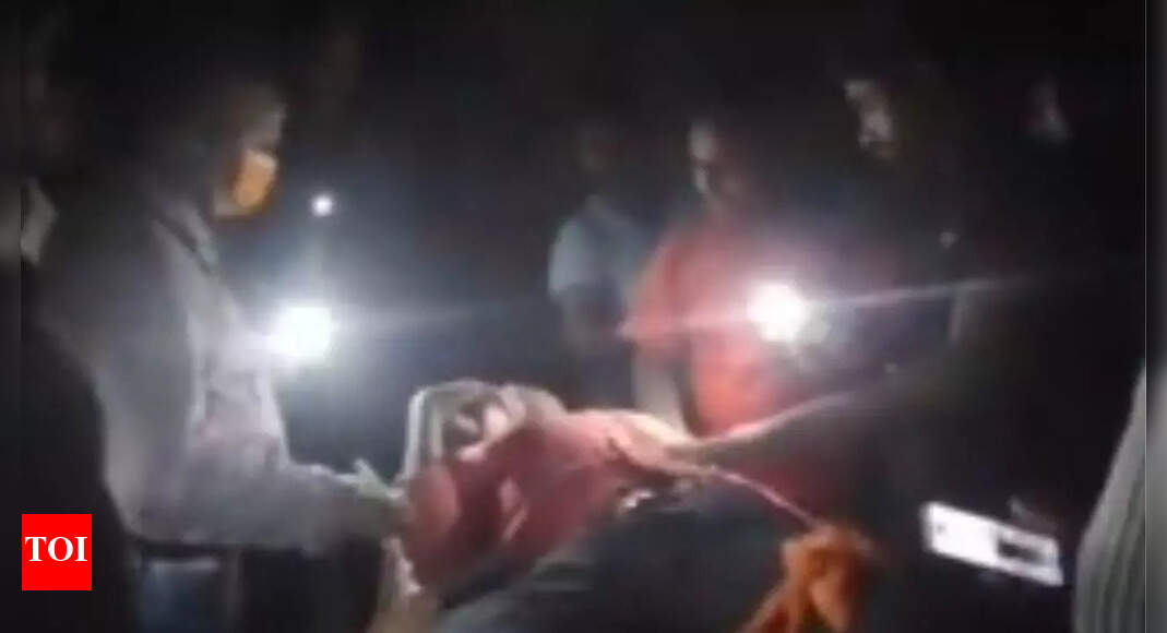 UP shocker: Patients treated in torchlight at Ballia hospital