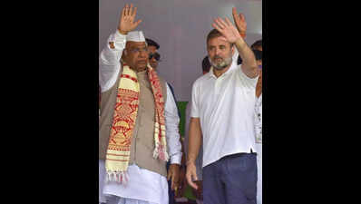 Kharge’s missed chance sparks Dalit chief minister debate