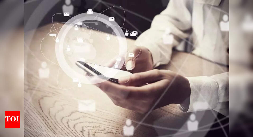 Maharashtra bars staff from online criticism of government