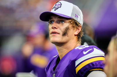 Vikings starting QB J.J. McCarthy signs fans’ jerseys at training camp facility