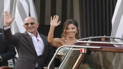 Jeff Bezos made $735 million off Wall Street during his wedding, but the real story is still unfolding