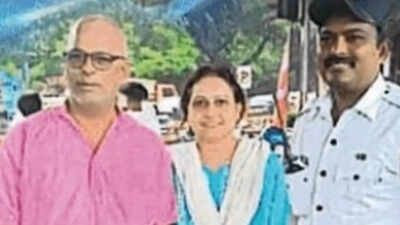 Cop's seat belt advice saves Mumbai woman in crash
