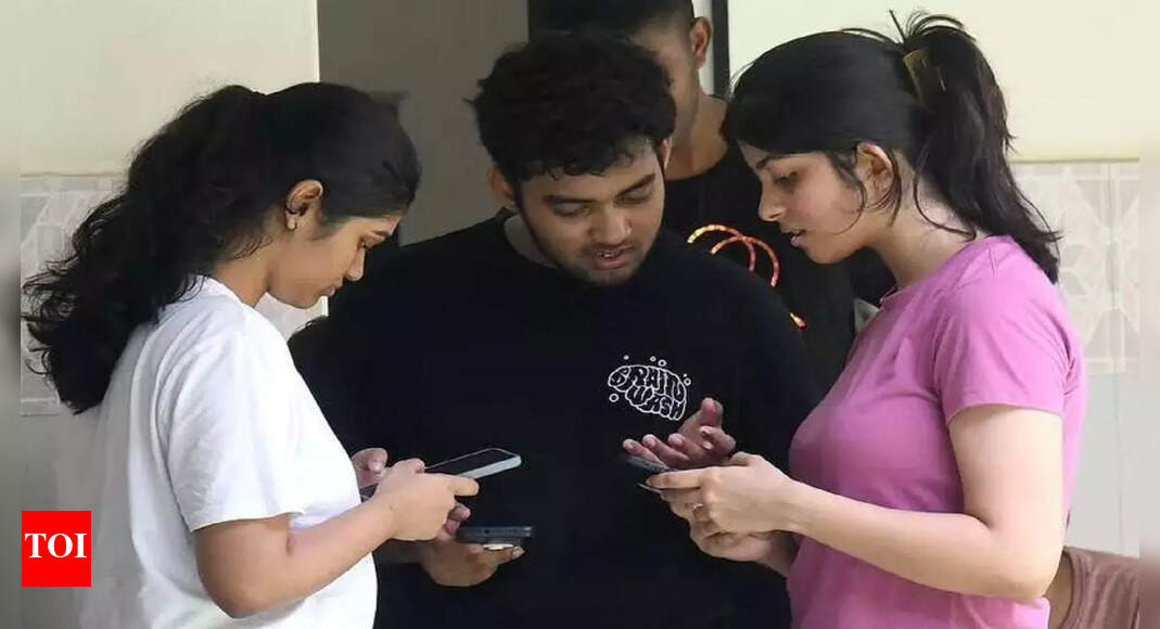 Maharashtra Board Class 10th, 12th supplementary result 2025 declared at mahahsscboard.in: Check direct link to download scorecards here 