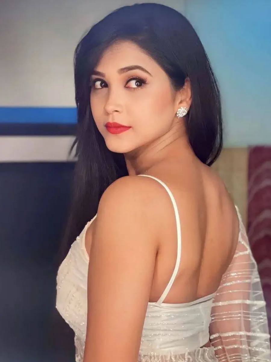 kannada retro style dress The Retro Look! #Aishanishetty #KannadaFilmNagar #KannadaMovies  #KannadaFilms #SandalwoodMovies #SandalwoodFilms